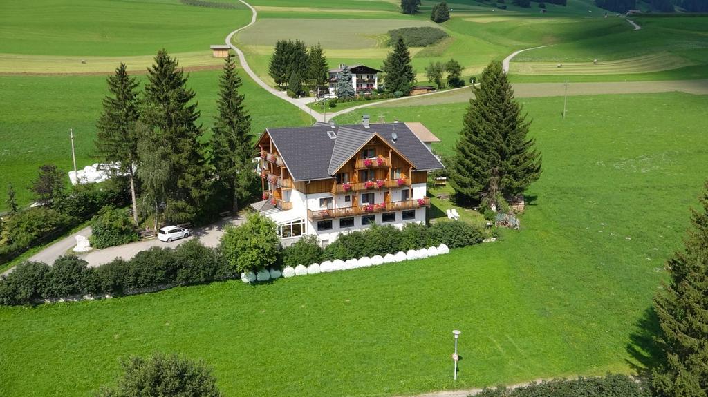 Appartments Helvetia Niederdorf Exteriör bild