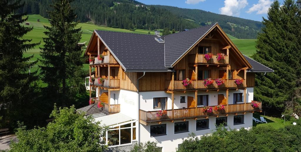 Appartments Helvetia Niederdorf Exteriör bild