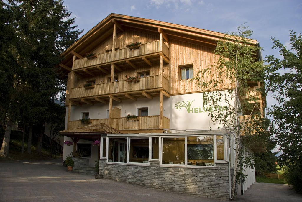 Appartments Helvetia Niederdorf Exteriör bild