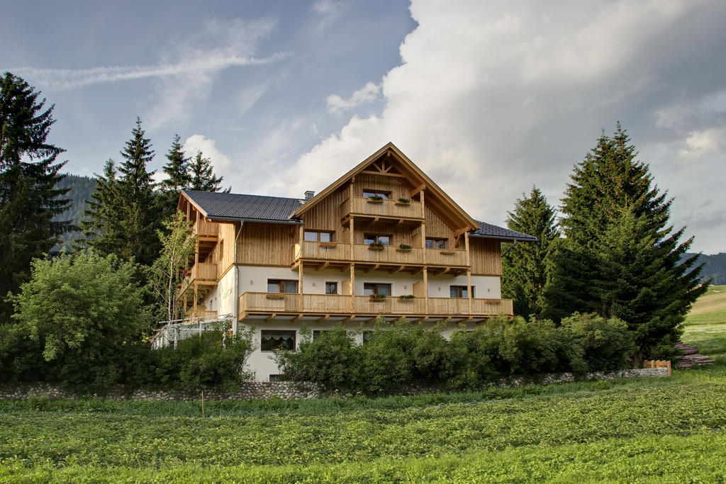 Appartments Helvetia Niederdorf Exteriör bild