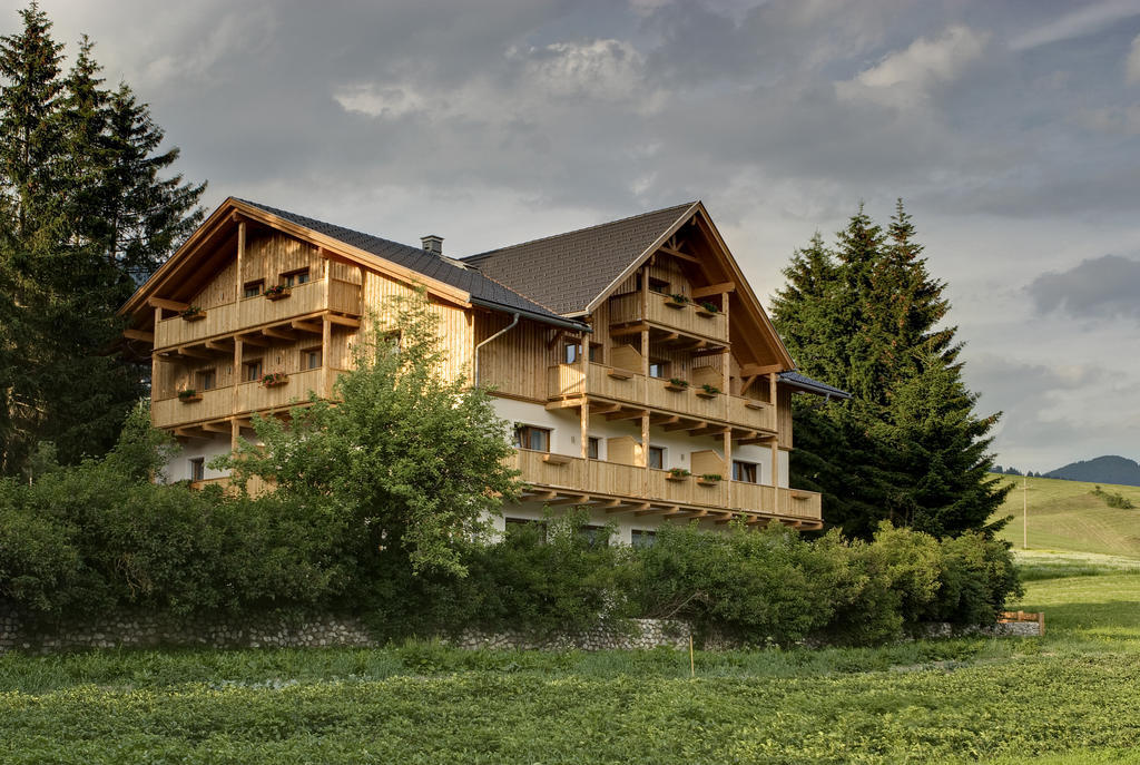 Appartments Helvetia Niederdorf Exteriör bild